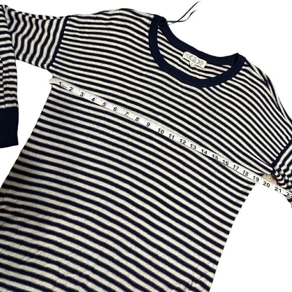 White and Navy Striped Pink Rose Crew neck Sweater Size Medium - Picture 5 of 8